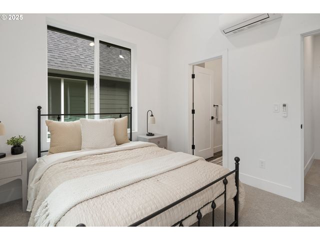 4033 Se TIBBETTS St, Portland, OR 97202