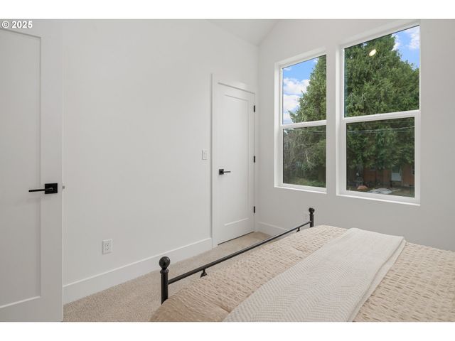 4033 Se TIBBETTS St, Portland, OR 97202