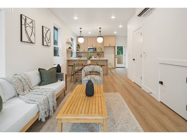 4033 Se TIBBETTS St, Portland, OR 97202