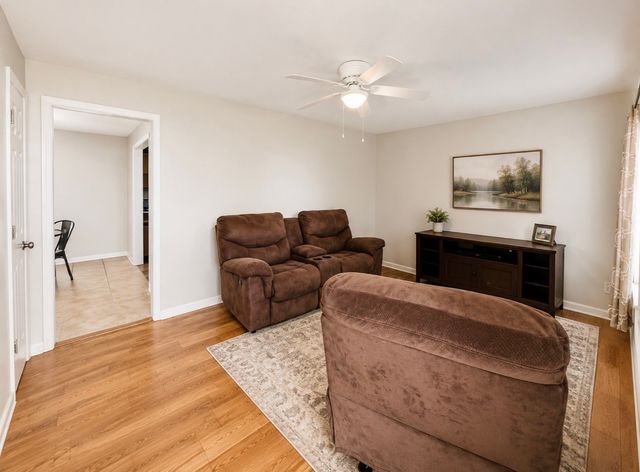 91 Oak Hts, Erin, TN 37061