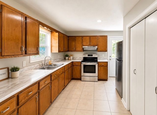 91 Oak Hts, Erin, TN 37061
