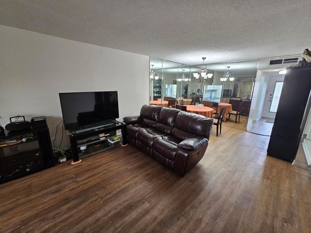 6200 NW 62nd Street, Tamarac, FL 33319