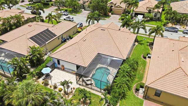 8051 36TH STREET CIRCLE E, Sarasota, FL 34243
