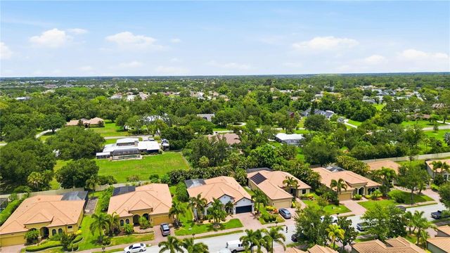 8051 36TH STREET CIRCLE E, Sarasota, FL 34243