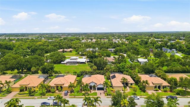 8051 36TH STREET CIRCLE E, Sarasota, FL 34243