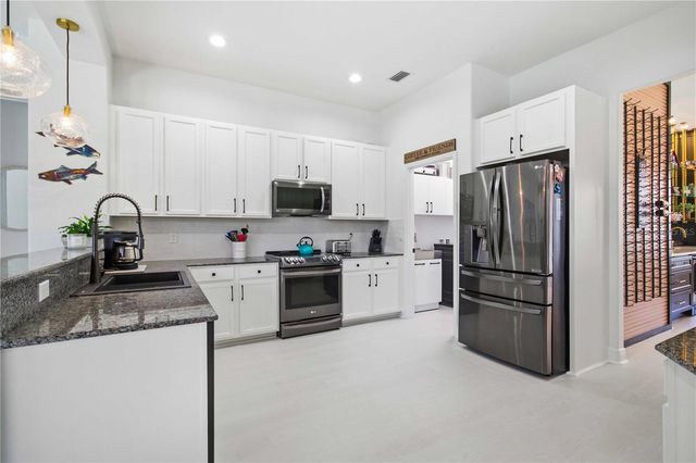 8051 36TH STREET CIRCLE E, Sarasota, FL 34243