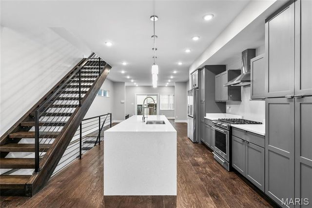 4424 Vista Avenue, St Louis, MO 63110