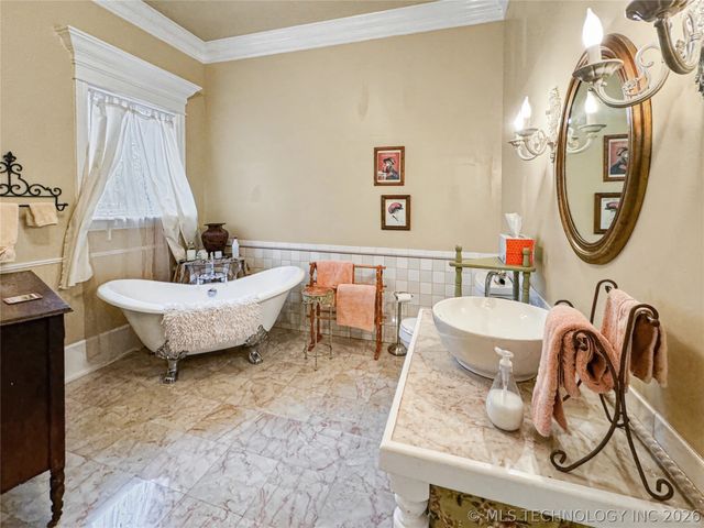 224 W Chickasaw Street, Tahlequah, OK 74464