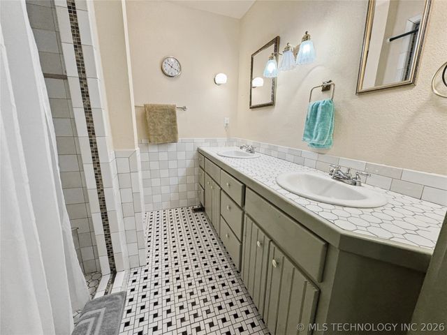 224 W Chickasaw Street, Tahlequah, OK 74464