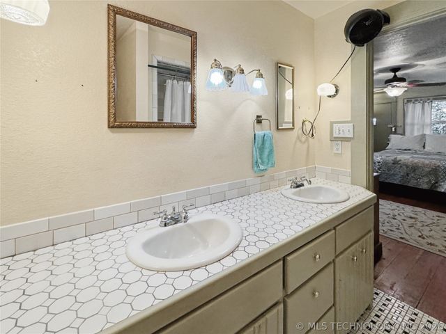 224 W Chickasaw Street, Tahlequah, OK 74464