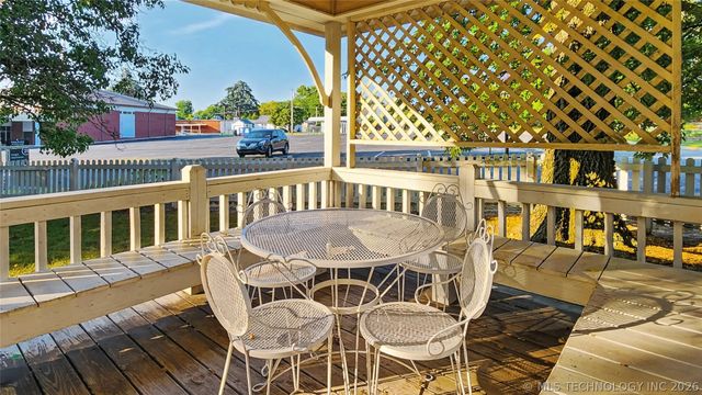 224 W Chickasaw Street, Tahlequah, OK 74464