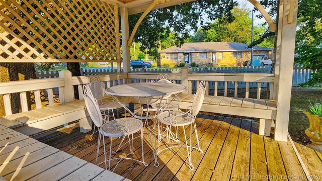 224 W Chickasaw Street, Tahlequah, OK 74464