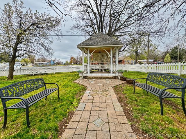 224 W Chickasaw Street, Tahlequah, OK 74464