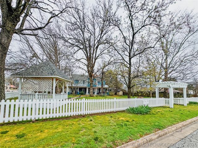 224 W Chickasaw Street, Tahlequah, OK 74464