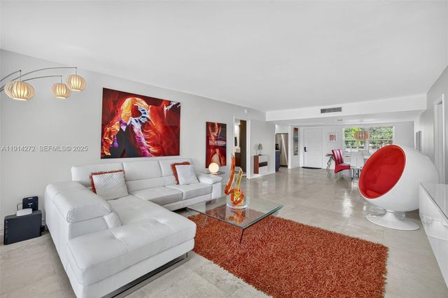 3611 Oaks Clubhouse Drive 202, Pompano Beach, FL 33069