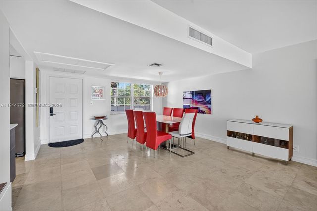 3611 Oaks Clubhouse Drive 202, Pompano Beach, FL 33069