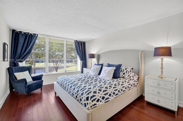 3611 Oaks Clubhouse Drive 202, Pompano Beach, FL 33069