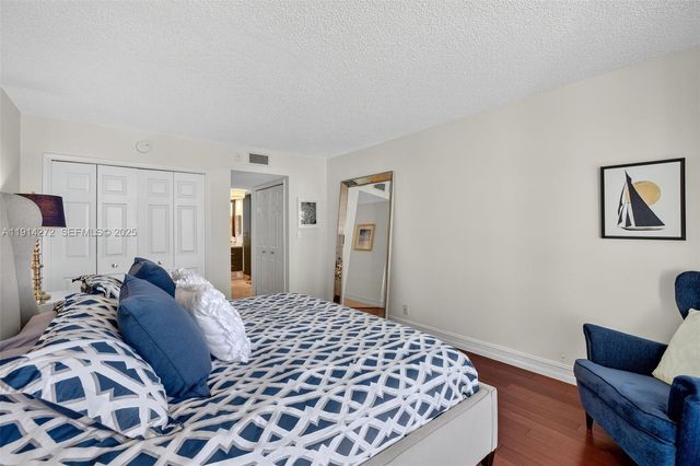 3611 Oaks Clubhouse Drive 202, Pompano Beach, FL 33069