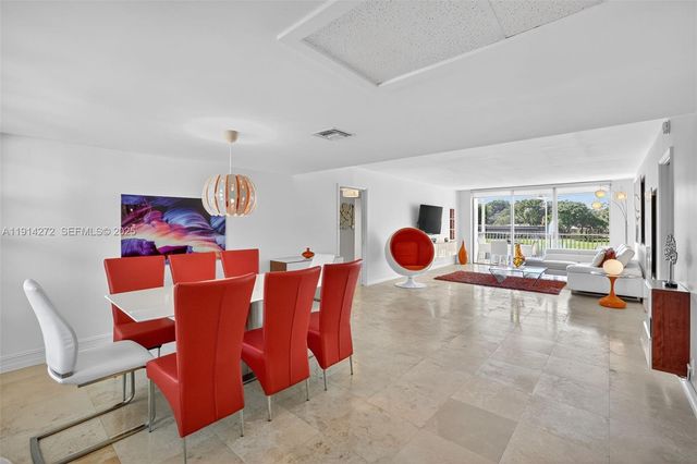 3611 Oaks Clubhouse Drive 202, Pompano Beach, FL 33069
