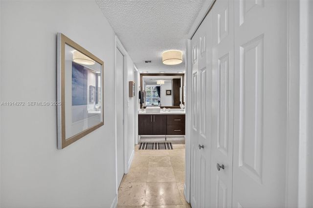 3611 Oaks Clubhouse Drive 202, Pompano Beach, FL 33069