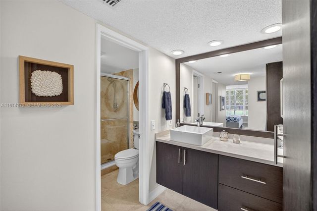 3611 Oaks Clubhouse Drive 202, Pompano Beach, FL 33069