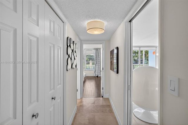 3611 Oaks Clubhouse Drive 202, Pompano Beach, FL 33069