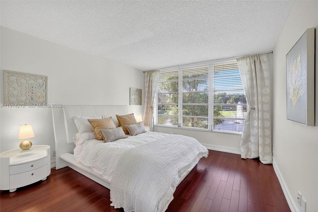 3611 Oaks Clubhouse Drive 202, Pompano Beach, FL 33069