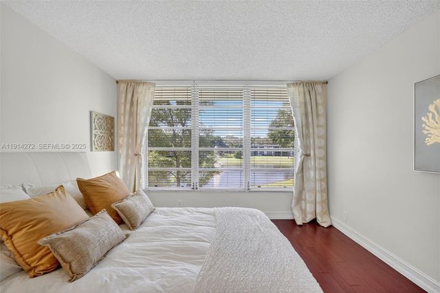 3611 Oaks Clubhouse Drive 202, Pompano Beach, FL 33069