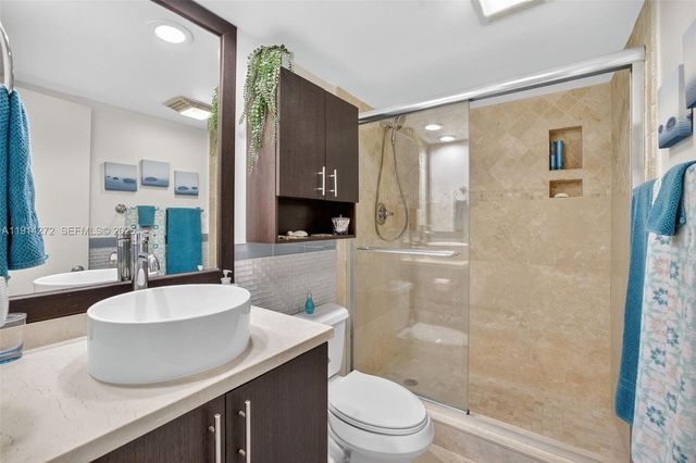 3611 Oaks Clubhouse Drive 202, Pompano Beach, FL 33069
