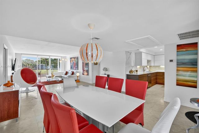 3611 Oaks Clubhouse Drive 202, Pompano Beach, FL 33069