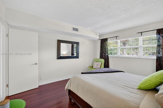 3611 Oaks Clubhouse Drive 202, Pompano Beach, FL 33069