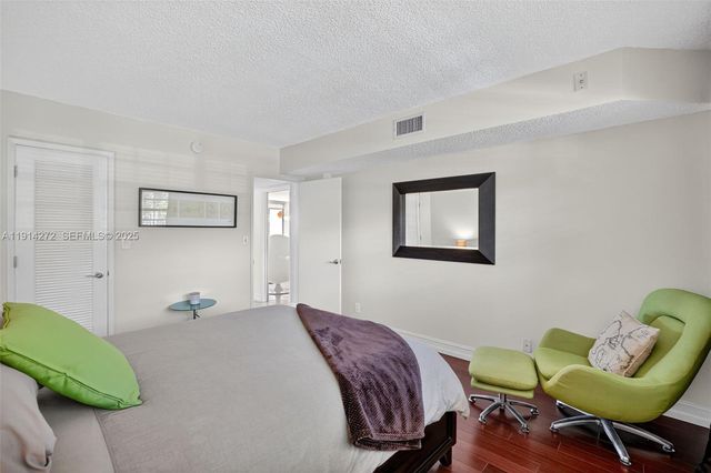 3611 Oaks Clubhouse Drive 202, Pompano Beach, FL 33069