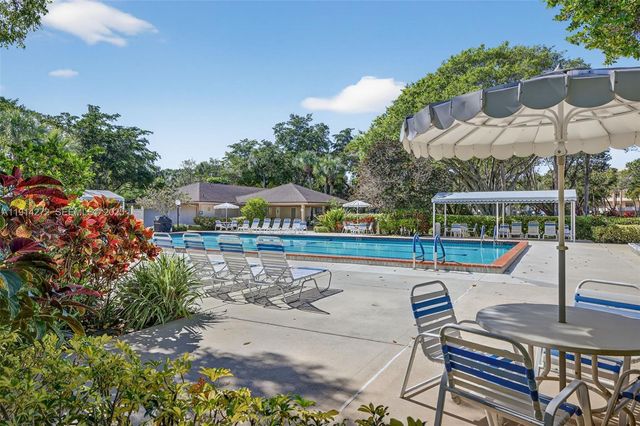 3611 Oaks Clubhouse Drive 202, Pompano Beach, FL 33069
