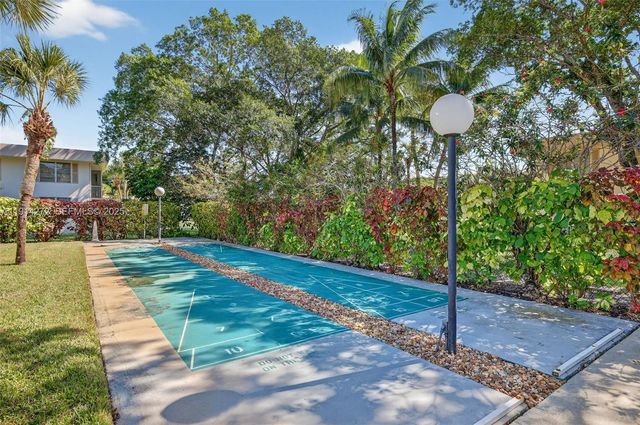 3611 Oaks Clubhouse Drive 202, Pompano Beach, FL 33069