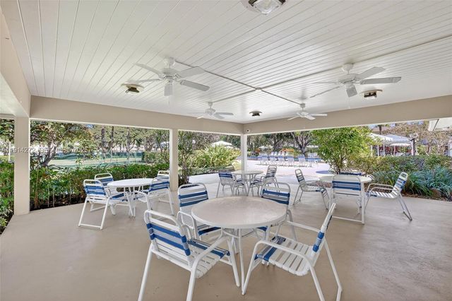3611 Oaks Clubhouse Drive 202, Pompano Beach, FL 33069