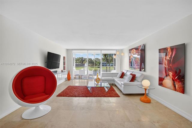 3611 Oaks Clubhouse Drive 202, Pompano Beach, FL 33069