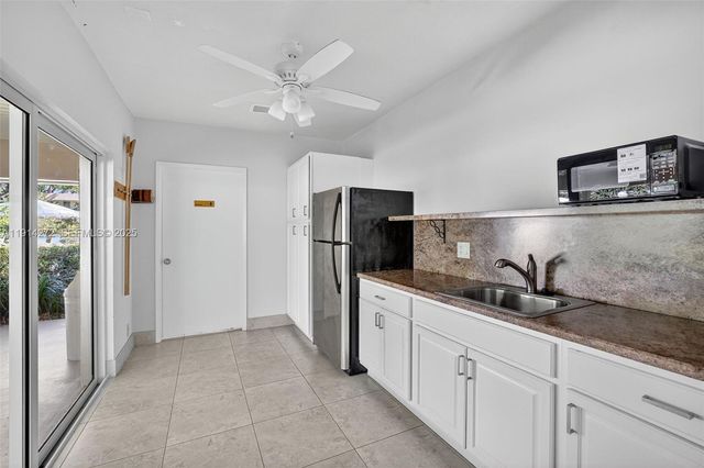 3611 Oaks Clubhouse Drive 202, Pompano Beach, FL 33069