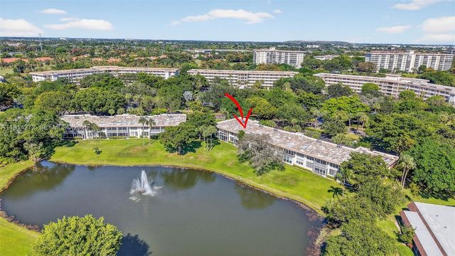 3611 Oaks Clubhouse Drive 202, Pompano Beach, FL 33069