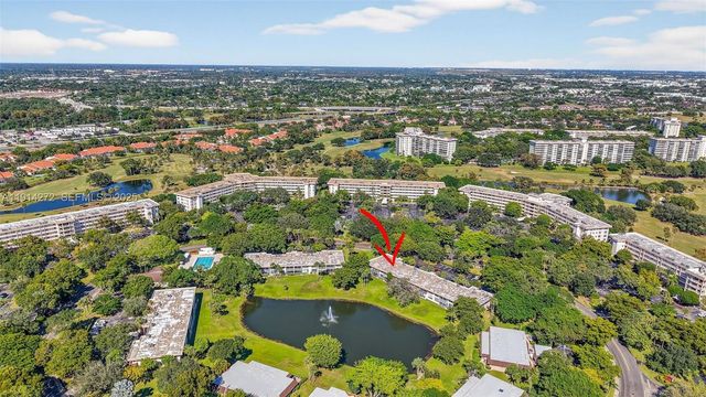 3611 Oaks Clubhouse Drive 202, Pompano Beach, FL 33069