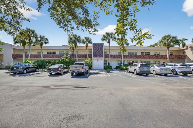 3611 Oaks Clubhouse Drive 202, Pompano Beach, FL 33069