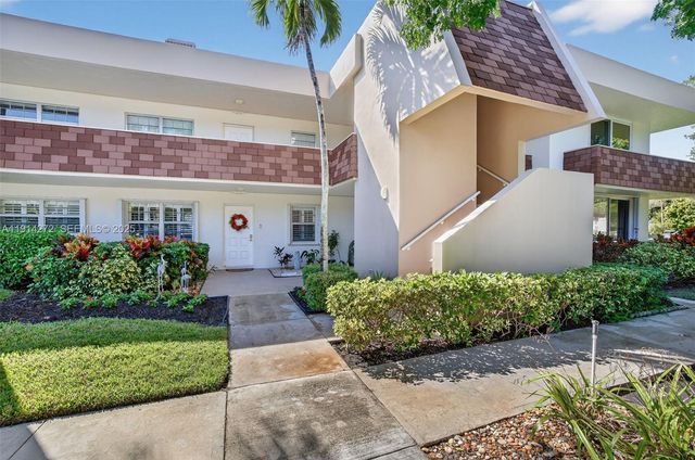 3611 Oaks Clubhouse Drive 202, Pompano Beach, FL 33069