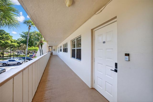 3611 Oaks Clubhouse Drive 202, Pompano Beach, FL 33069