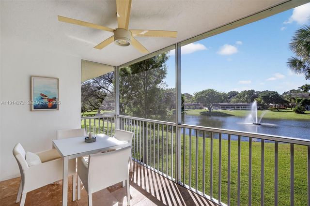 3611 Oaks Clubhouse Drive 202, Pompano Beach, FL 33069