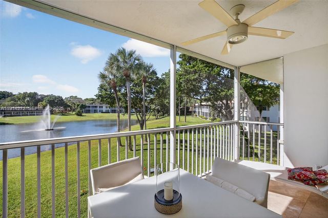 3611 Oaks Clubhouse Drive 202, Pompano Beach, FL 33069