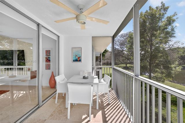 3611 Oaks Clubhouse Drive 202, Pompano Beach, FL 33069