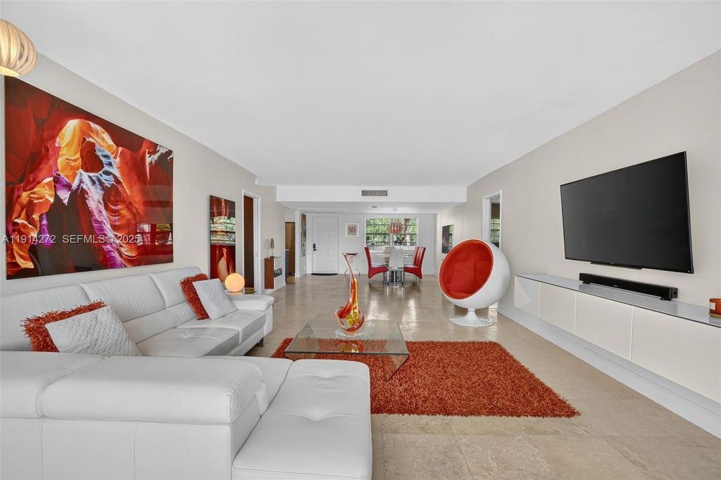 3611 Oaks Clubhouse Drive 202, Pompano Beach, FL 33069