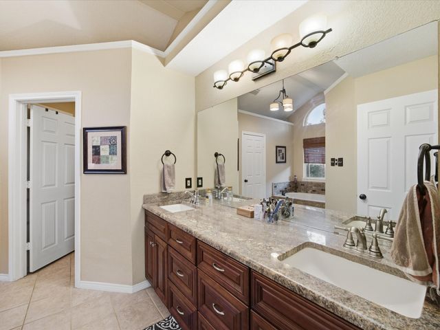 3428 Pembroke Place, Bedford, TX 76021