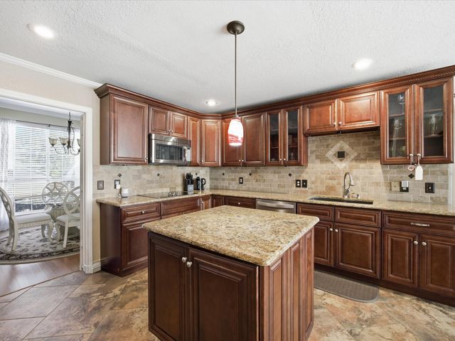 3428 Pembroke Place, Bedford, TX 76021