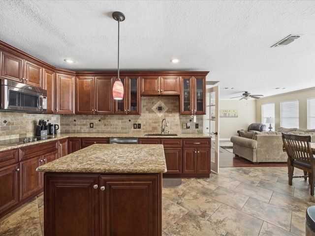 3428 Pembroke Place, Bedford, TX 76021