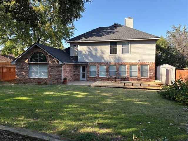 3428 Pembroke Place, Bedford, TX 76021